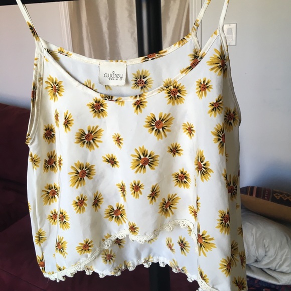 Floral Crop Tank Top - Picture 2 of 4